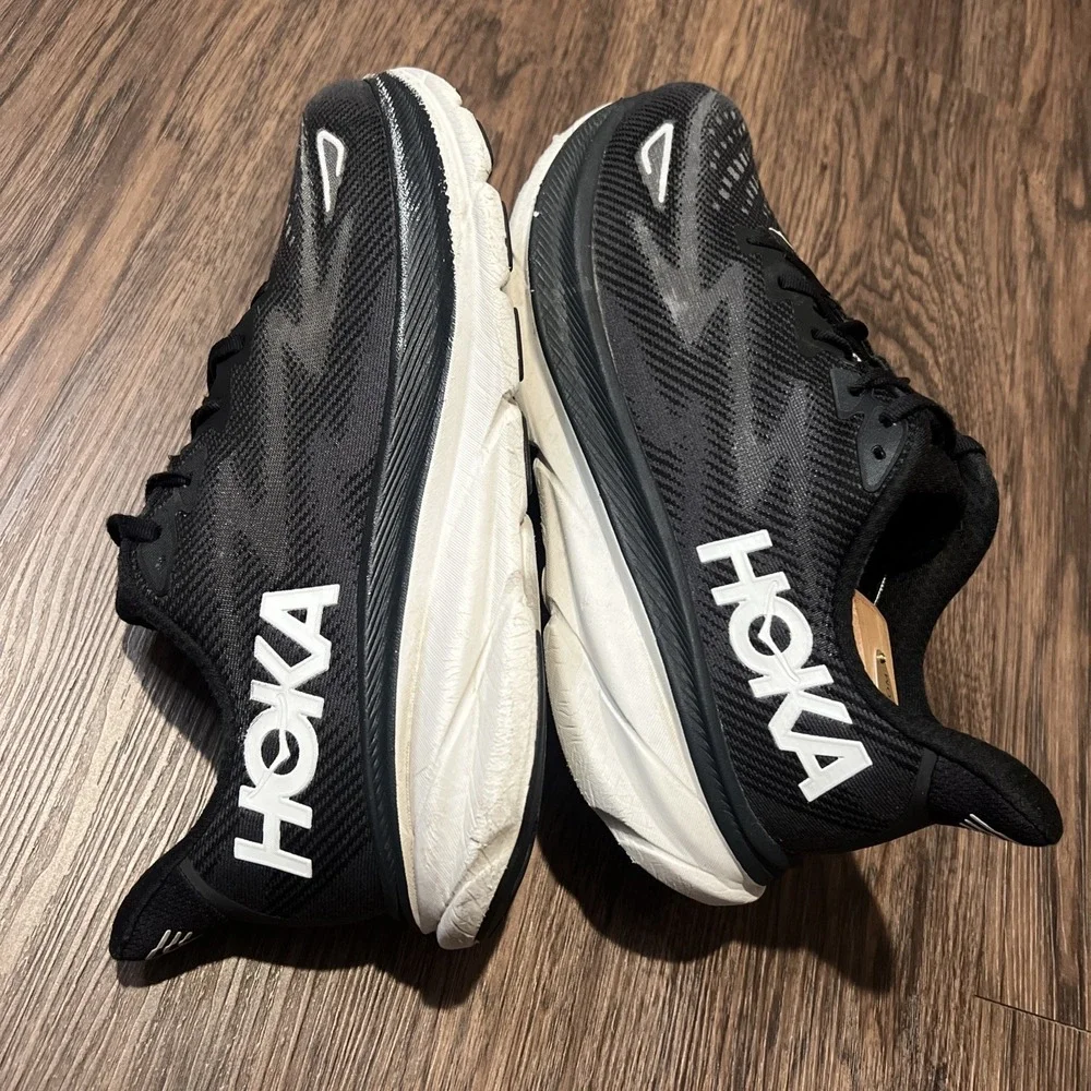 Hoka Men's Clifton 9 Lace Up Athletic Running Shoes Black/White Size 10.5 2E